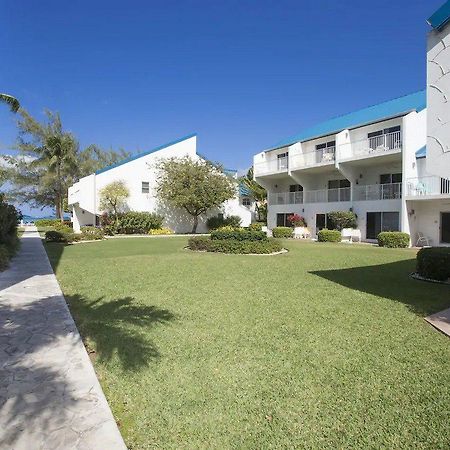 Villas Of The Galleon Seven Mile Beach Exteriör bild