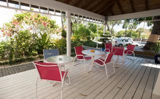 Villas Of The Galleon Seven Mile Beach Exteriör bild