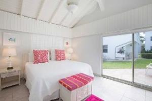 Villas Of The Galleon Seven Mile Beach Exteriör bild